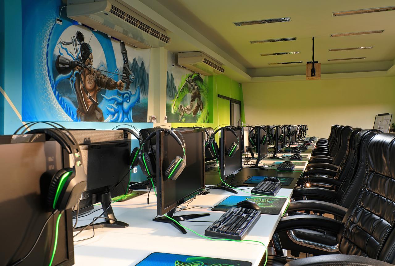 Gamers Paradise Hotel Chalong Esterno foto